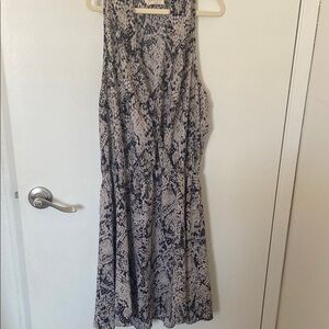 Elegant Black and White Sleeveless Dress